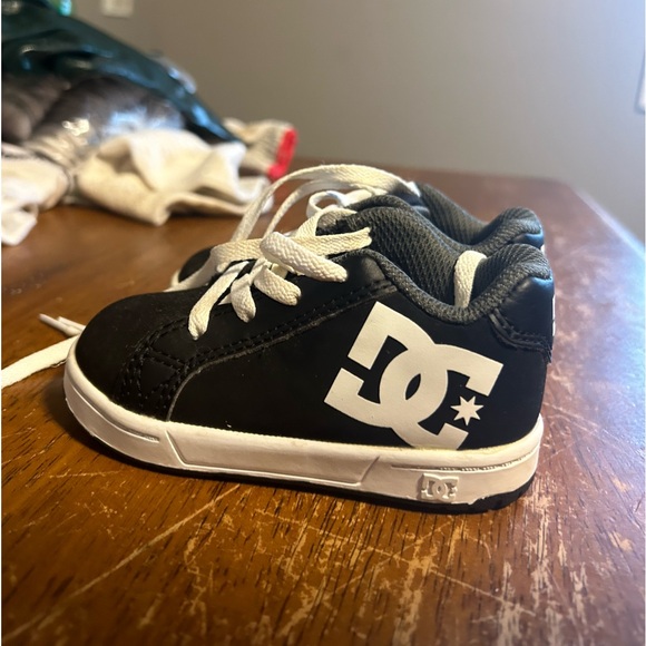 5T DC Toddler Shoes - Picture 4 of 5